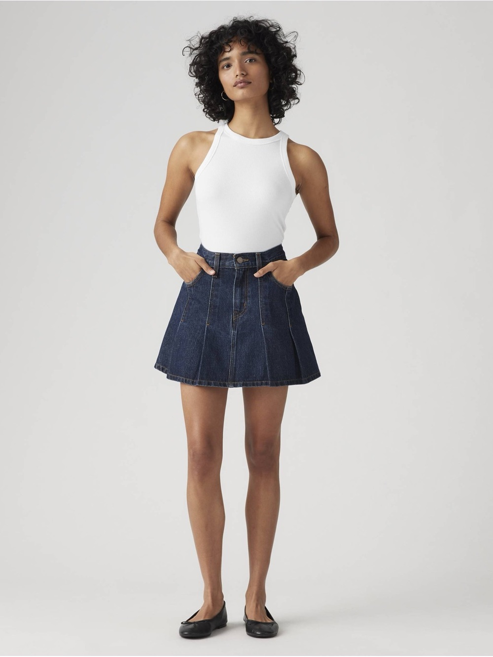 Levi's® Pleated junior Denim Mini Skirt Size 30